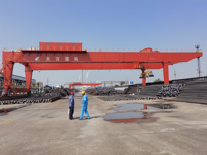 服務(wù)于江蘇南鋼鑫洋供應(yīng)鏈電磁龍門起重機(jī)